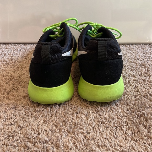 Nike Roshe - Picture 3 of 5